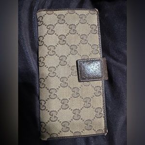 Gucci long wallet